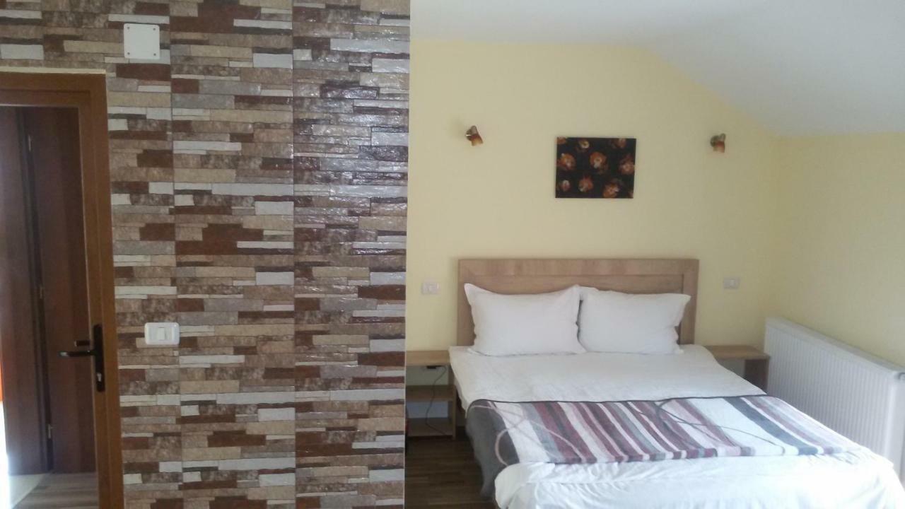 La Tusi Lovrin Hotel Eksteriør billede