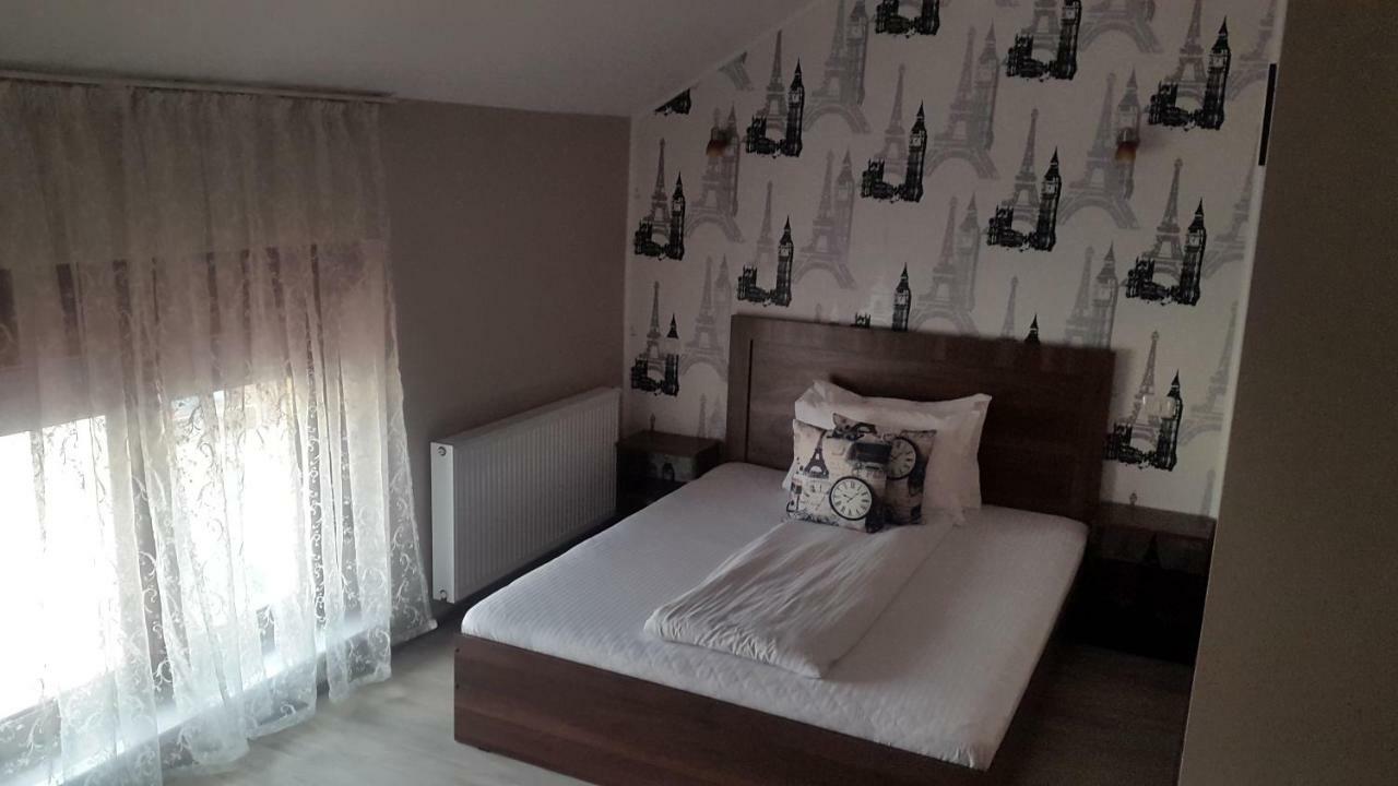 La Tusi Lovrin Hotel Eksteriør billede