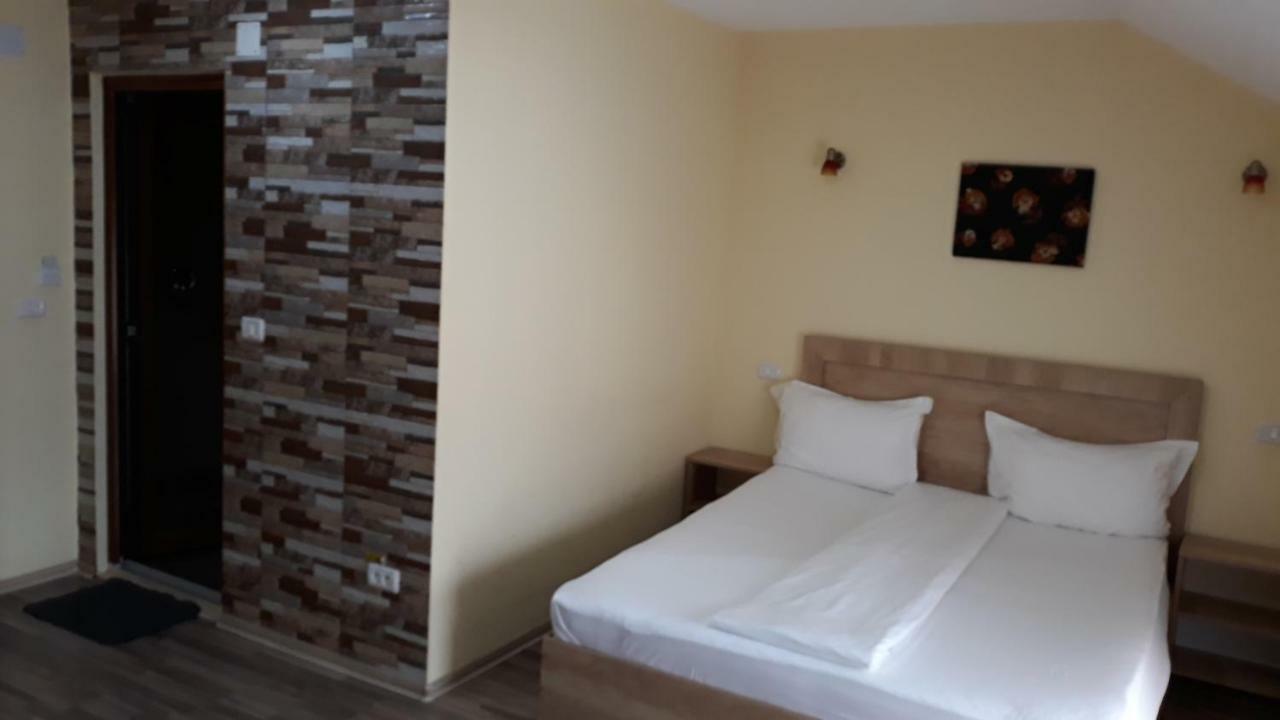 La Tusi Lovrin Hotel Eksteriør billede