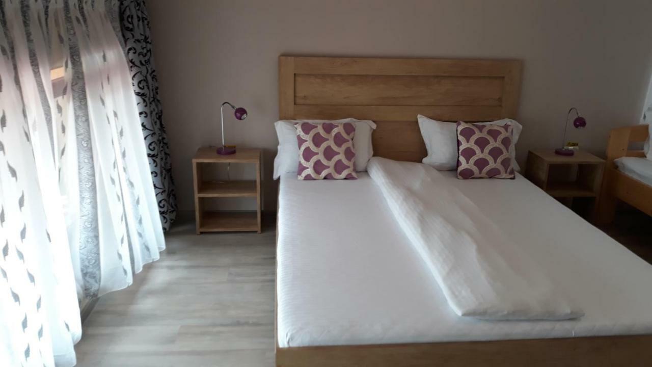 La Tusi Lovrin Hotel Eksteriør billede
