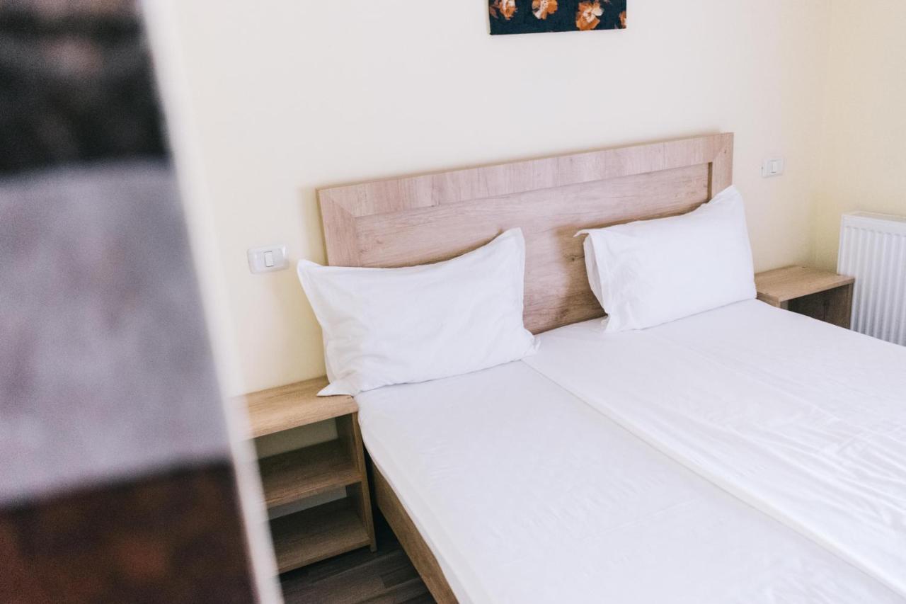 La Tusi Lovrin Hotel Eksteriør billede