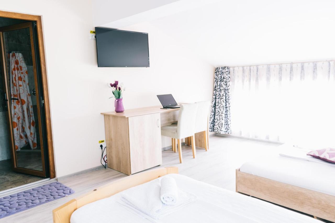 La Tusi Lovrin Hotel Eksteriør billede