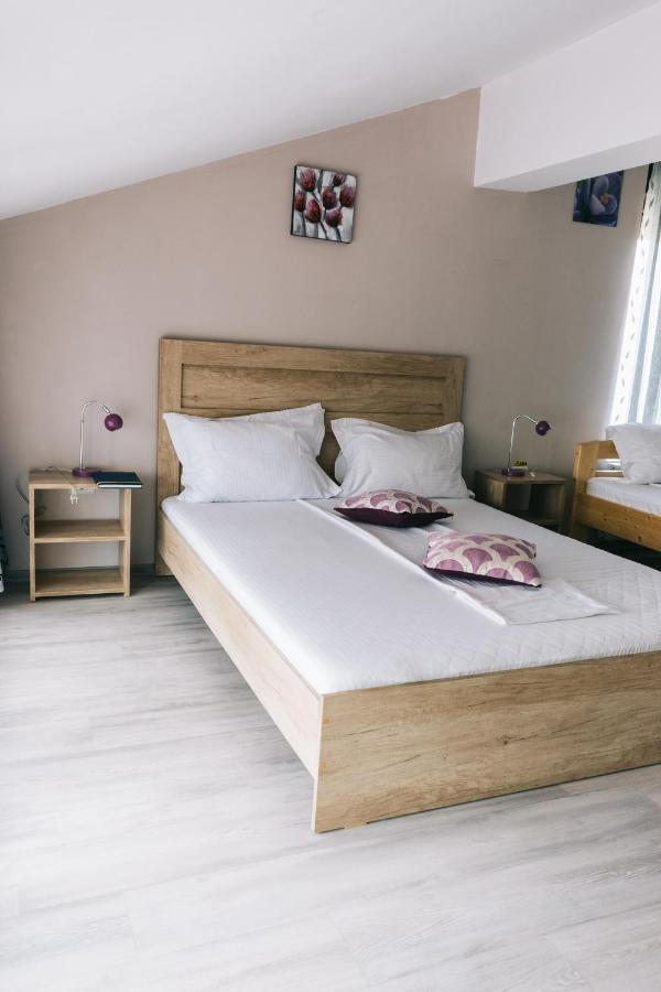 La Tusi Lovrin Hotel Eksteriør billede
