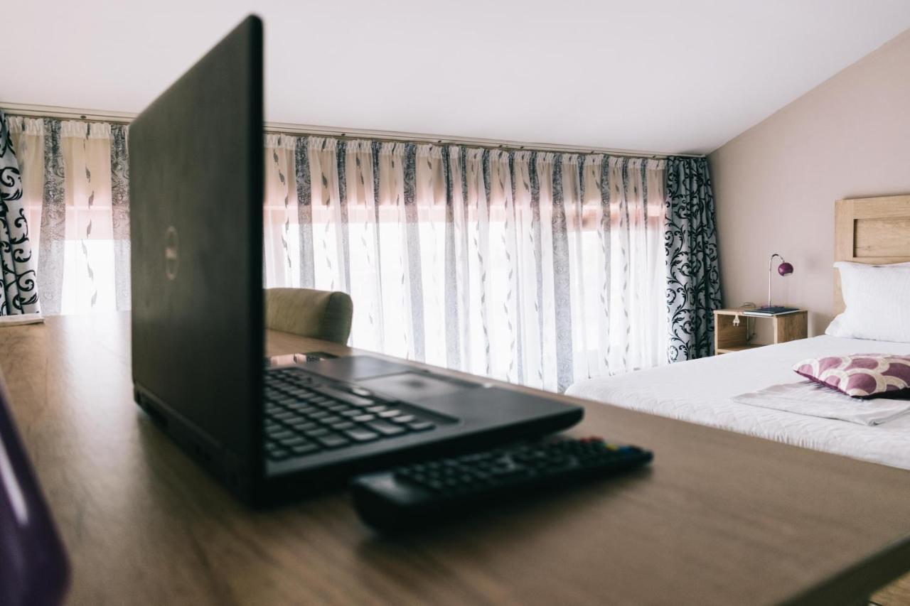 La Tusi Lovrin Hotel Eksteriør billede